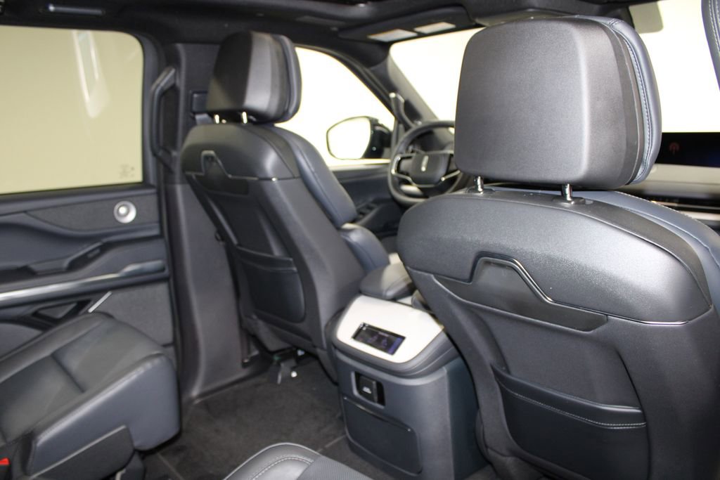 New 2026 Lincoln Navigator L Reserve w/ Jet Appearance Package image 37