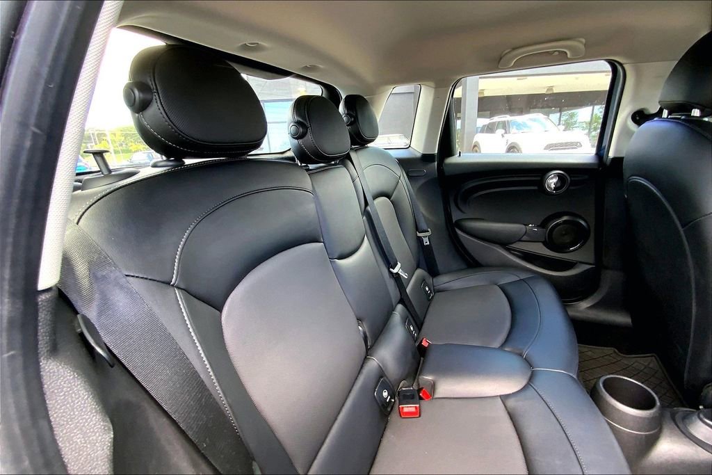 Used 2018 MINI Cooper 4-Door Hardtop image 26