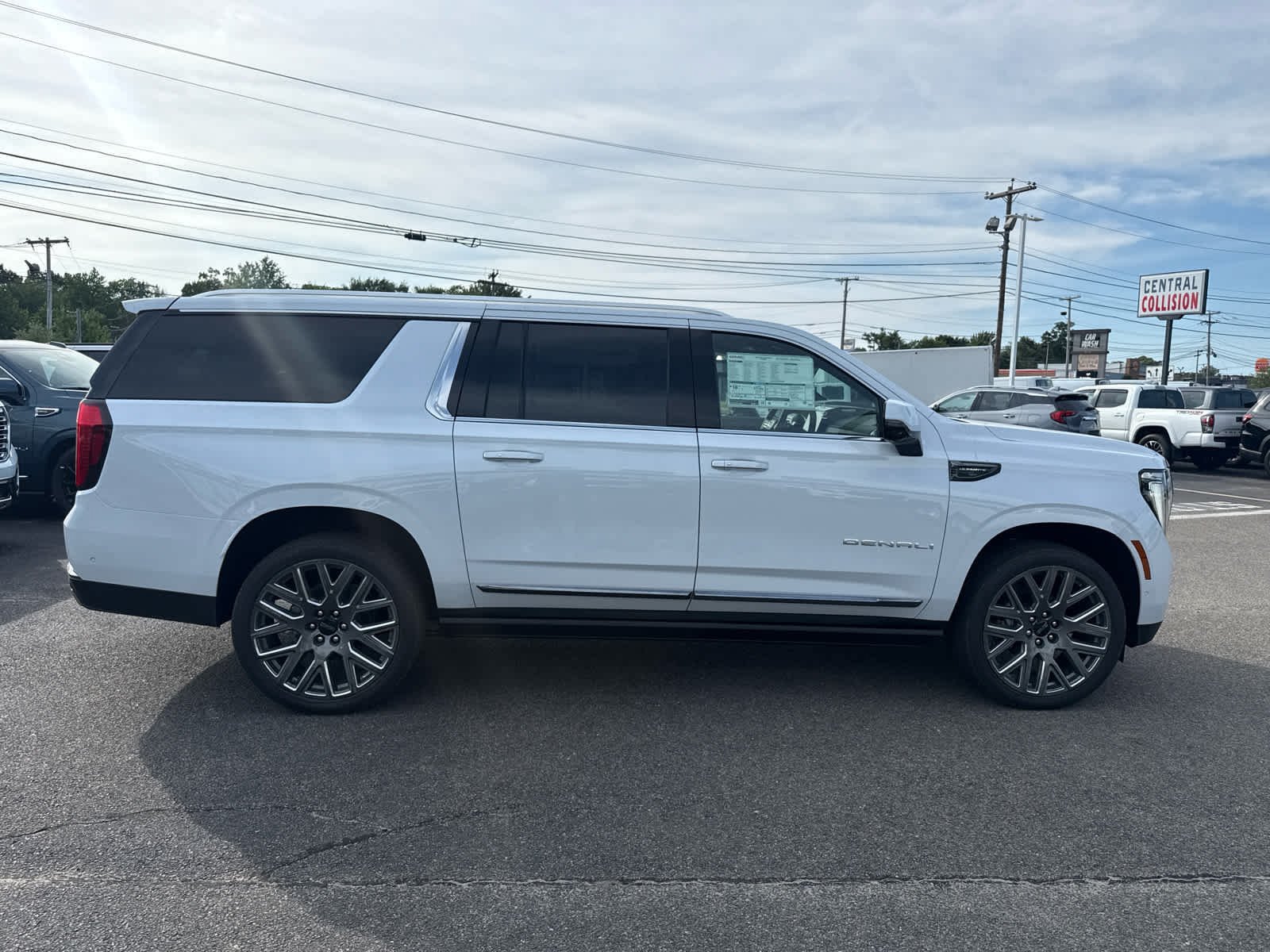 New 2026 GMC Yukon XL Denali Ultimate AWD/4WD image 6