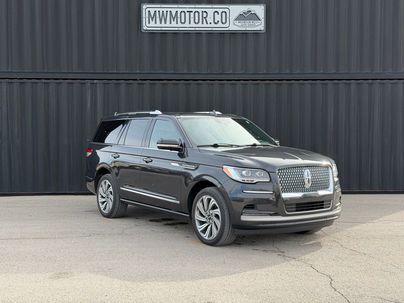 Used 2023 Lincoln Navigator Reserve AWD/4WD image 1
