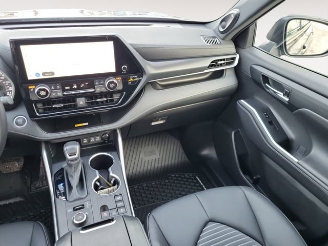 Used 2024 Toyota Highlander XLE image 13