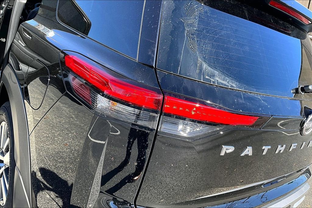 Used 2025 Nissan Pathfinder SL image 41