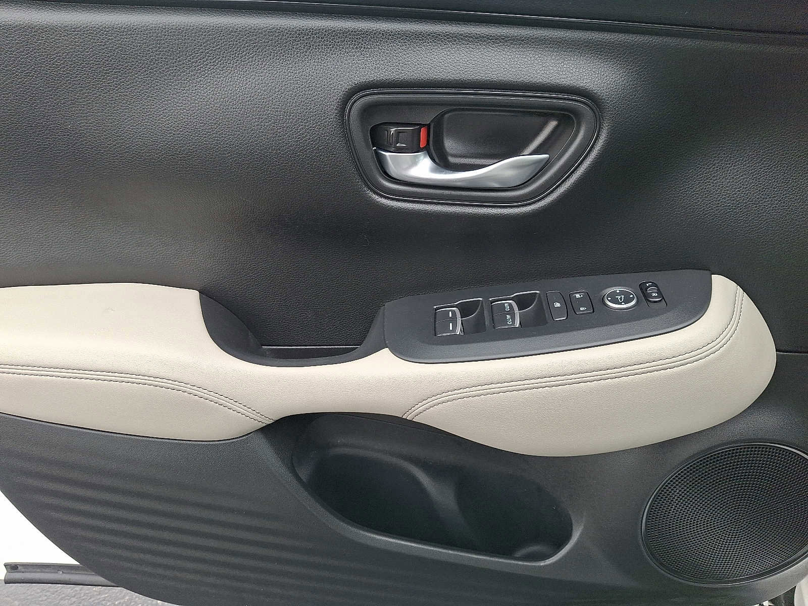 Used 2023 Honda HR-V EX-L image 12