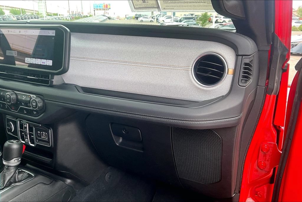 Used 2025 Jeep Wrangler Unlimited Sahara AWD/4WD image 17