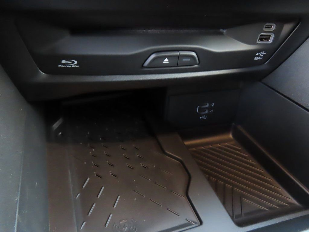 New 2026 Chrysler Pacifica Limited w/ S Appearance Package image 13