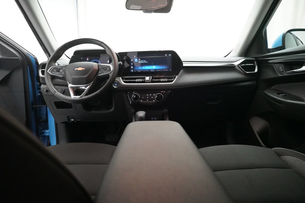 Used 2024 Chevrolet TrailBlazer LT w/ LT Cold Weather Package FWD image 5