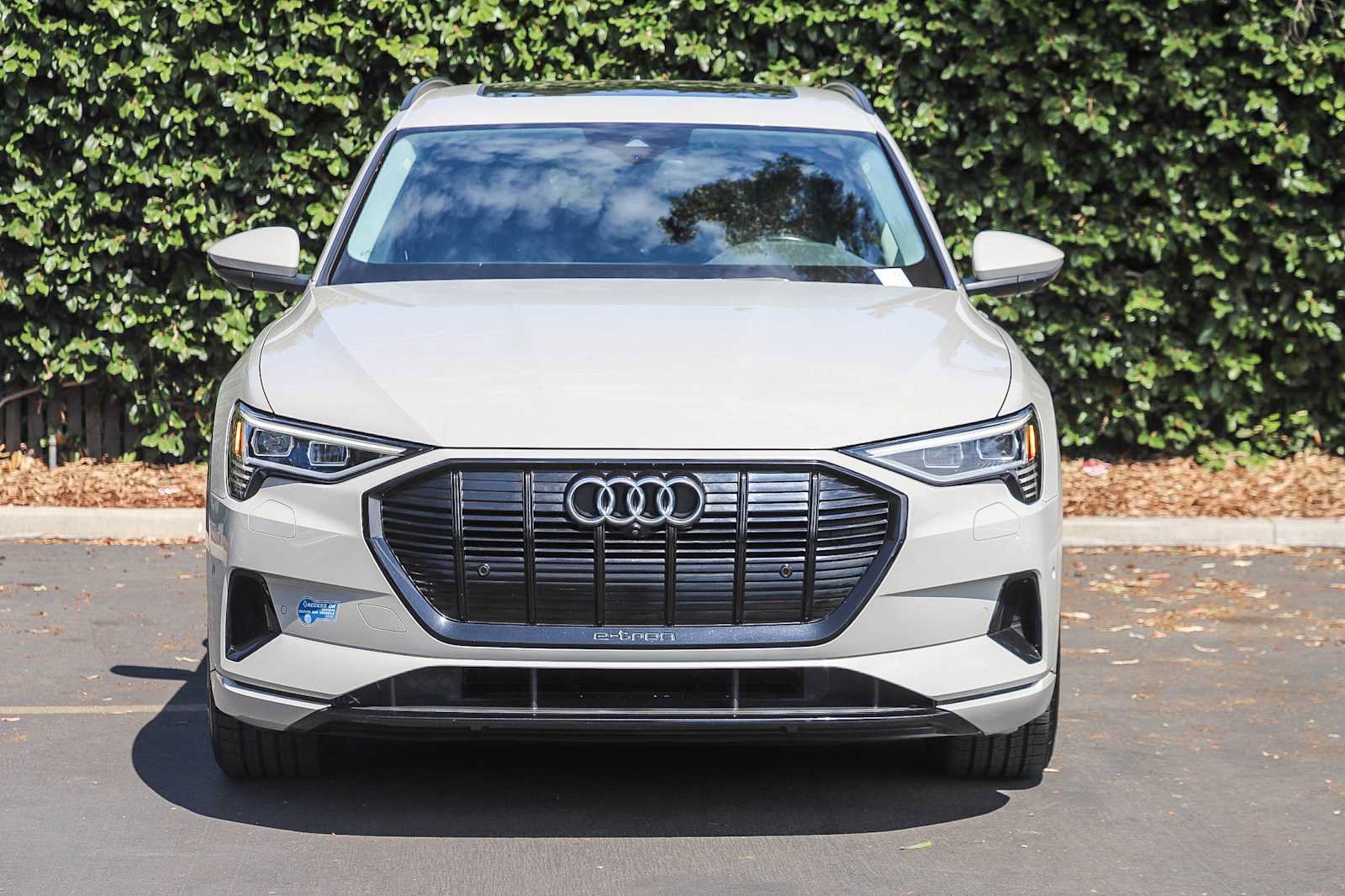 Used 2021 Audi e-tron Premium w/ Convenience Plus Package AWD/4WD image 2