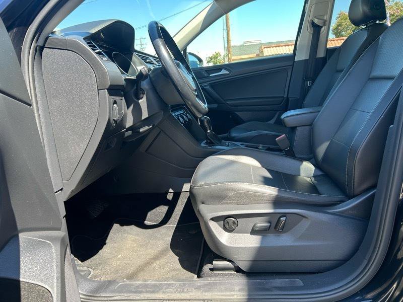 Used 2019 Volkswagen Tiguan SE w/ Panoramic Sunroof Package FWD image 6