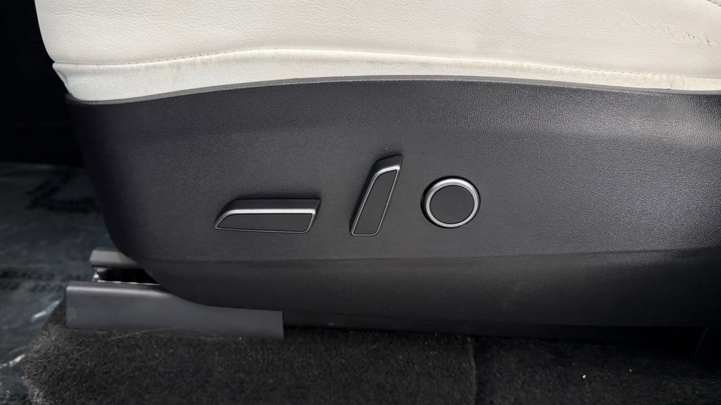 Used 2022 Tesla Model Y Performance AWD/4WD image 16