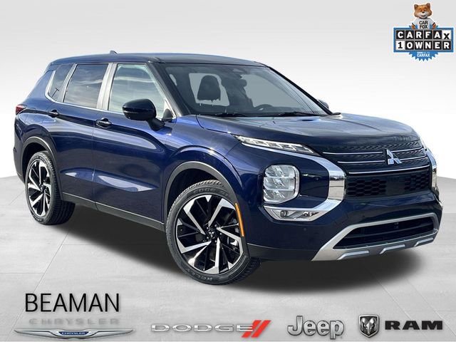 Used 2023 Mitsubishi Outlander SE image 1