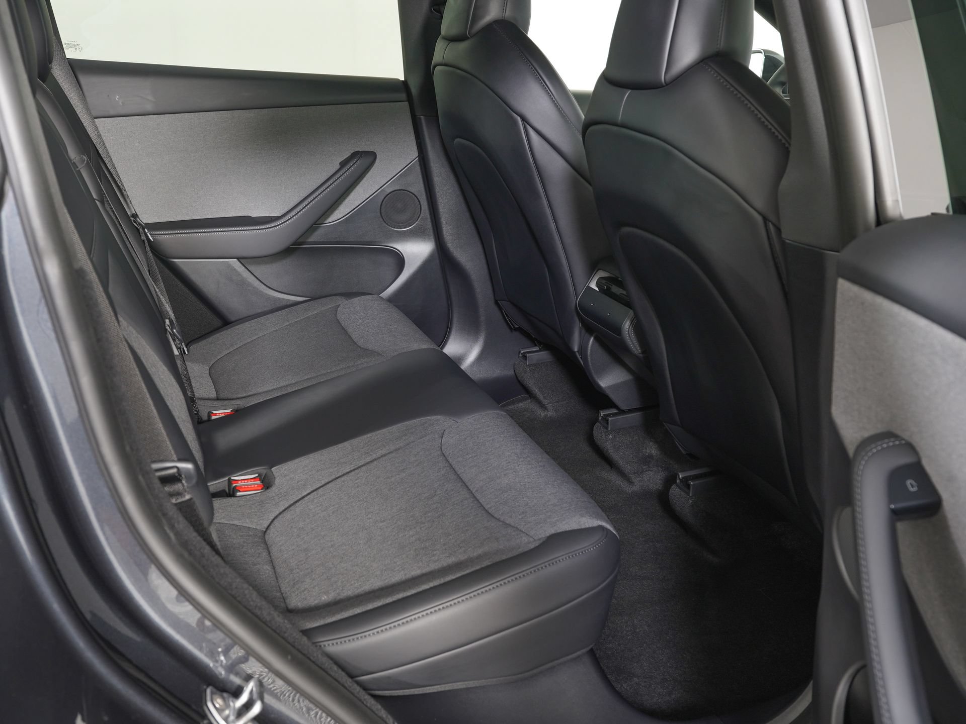 Used 2026 Tesla Model Y 2WD image 9