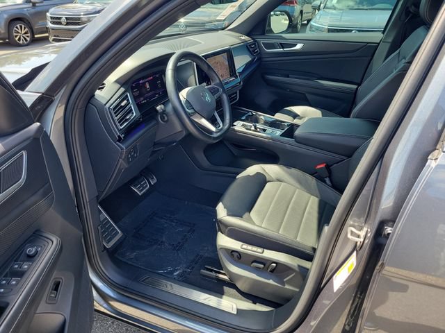 Certified 2024 Volkswagen Atlas Cross Sport SEL R-Line AWD/4WD image 18