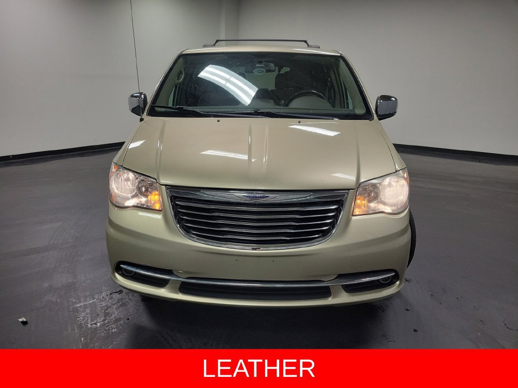 Used 2012 Chrysler Town & Country Touring-L w/ Driver Convenience Group FWD image 2