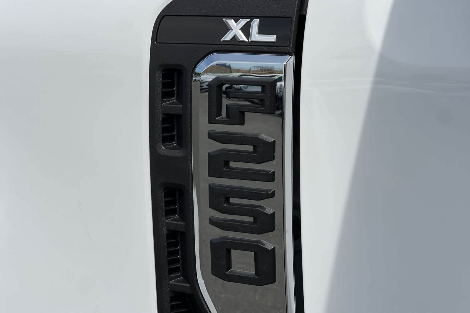 New 2026 Ford F250 XL w/ XL Chrome Package RWD image 25