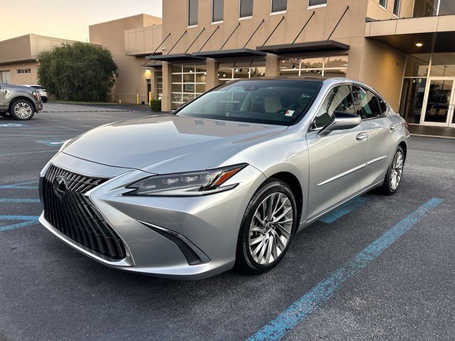 Certified 2022 Lexus ES 350 Ultra Luxury w/ Accessory Package 2