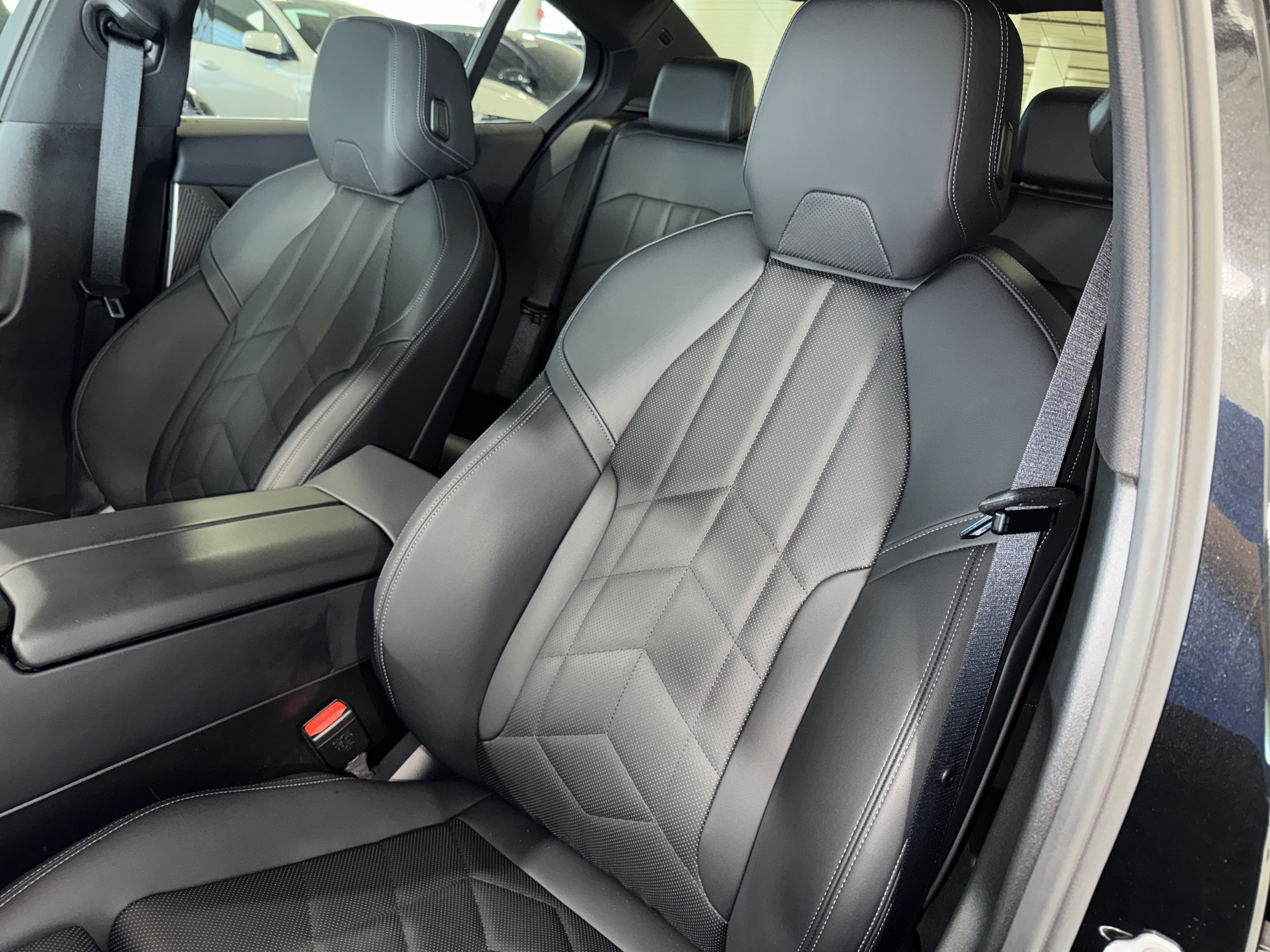 Used 2025 BMW 530i w/ M Sport Package RWD image 33