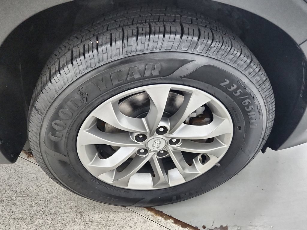 Used 2020 Hyundai Santa Fe SE AWD/4WD image 18