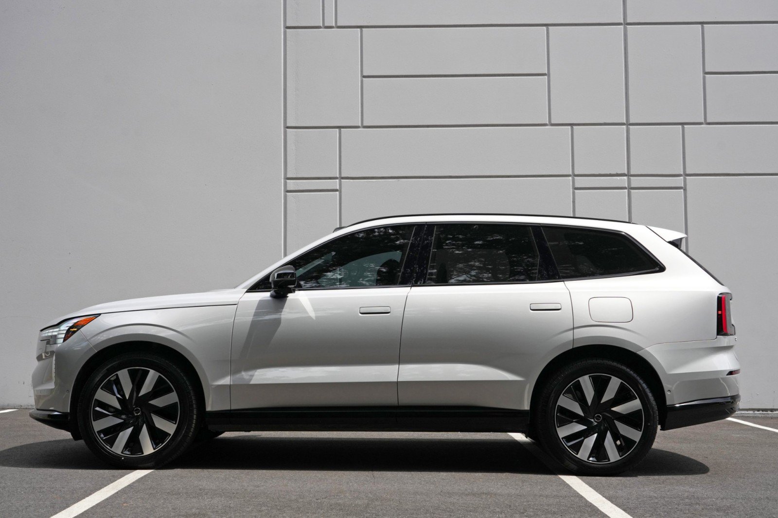 Used 2025 Volvo EX90 Ultra AWD/4WD image 9