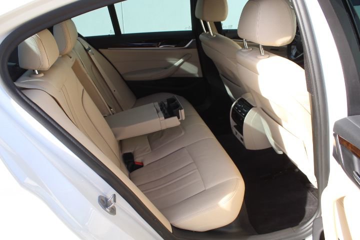 Used 2020 BMW 530e xDrive w/ Premium Package image 37