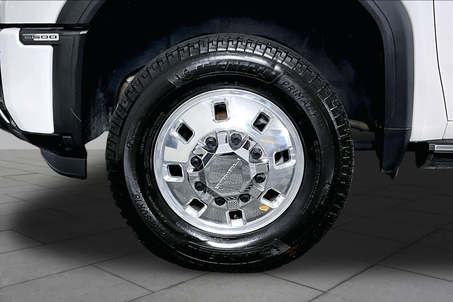 Certified 2024 GMC Sierra 3500 Denali Ultimate AWD/4WD image 11