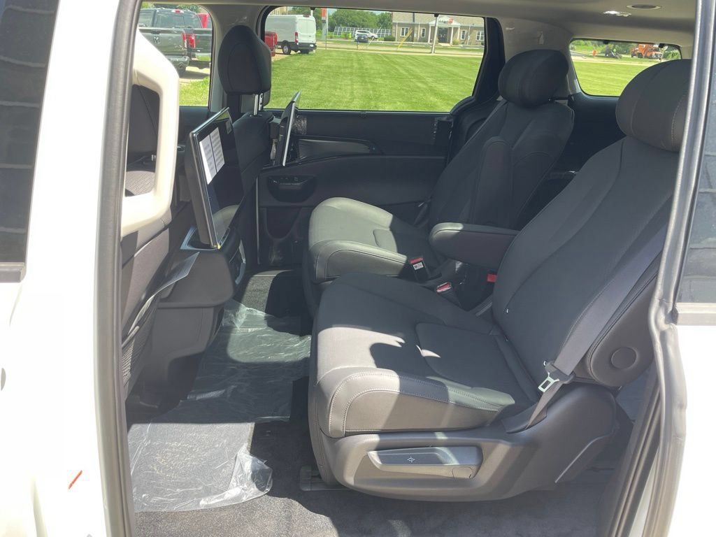New 2026 Kia Carnival SX Prestige FWD image 11