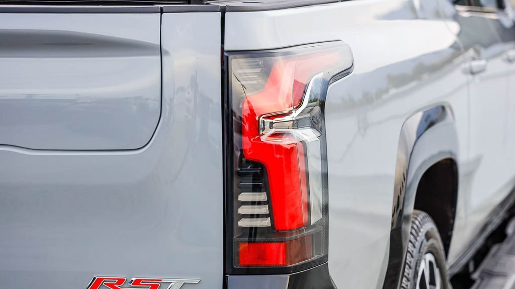 Used 2025 Chevrolet Silverado EV RST AWD/4WD image 10