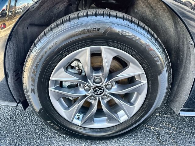 Used 2025 Toyota Sienna LE image 19