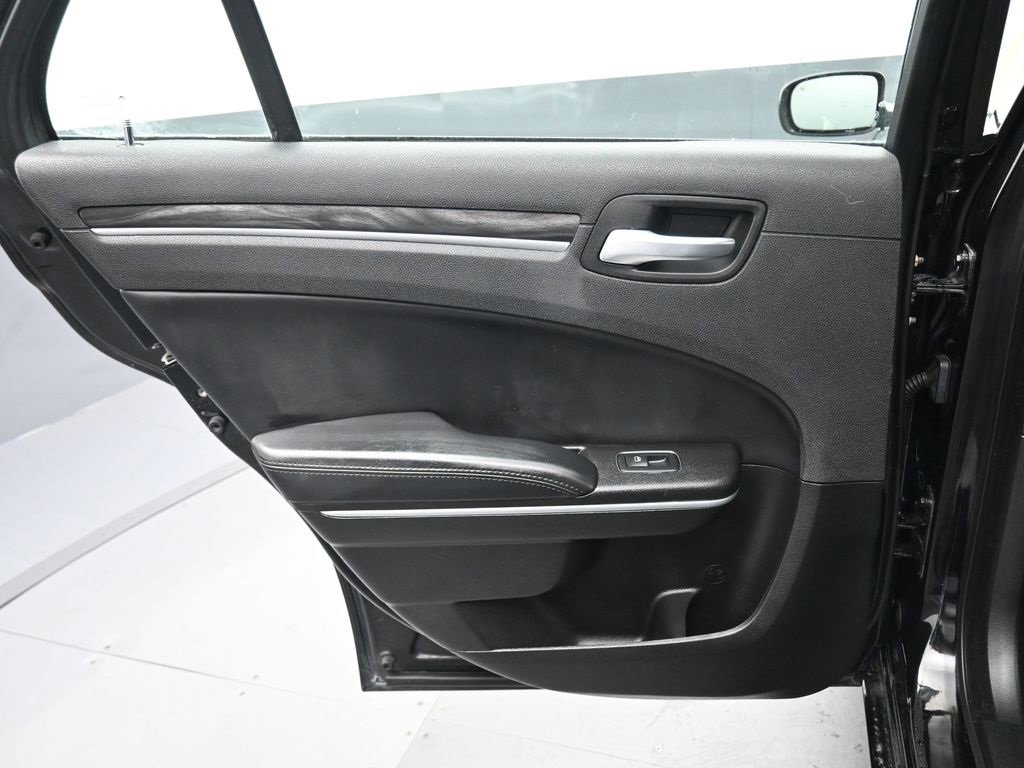 Used 2019 Chrysler 300 Touring w/ Sport Appearance Package image 29