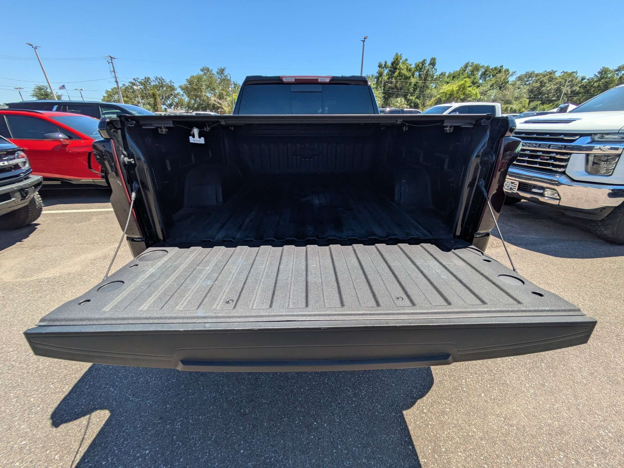 Used 2024 Chevrolet Silverado 1500 LT Trail Boss w/ Convenience Package II AWD/4WD image 5