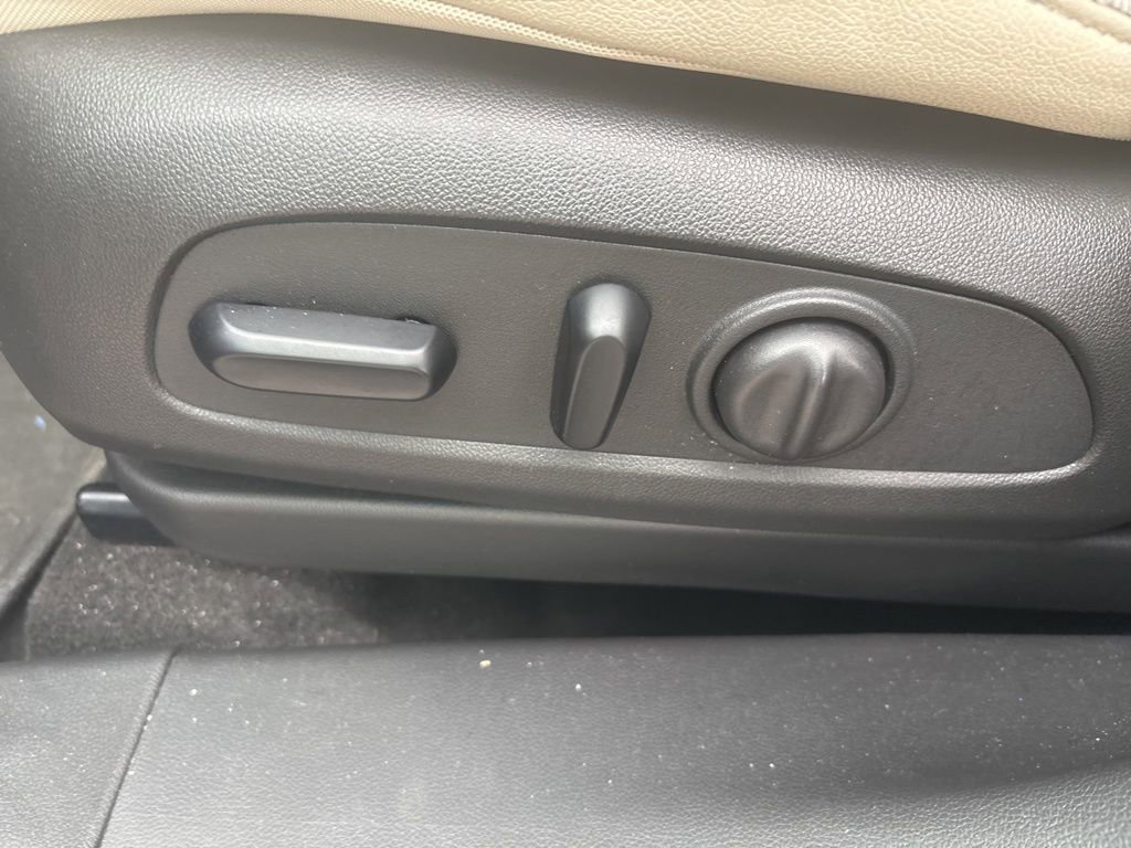 Used 2024 Buick Encore GX Preferred w/ Comfort Package AWD/4WD image 3