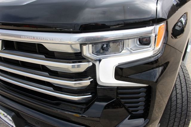 Used 2023 Chevrolet Silverado 1500 High Country w/ Technology Package image 6