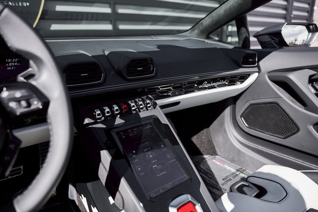 Used 2024 Lamborghini Huracan EVO image 60
