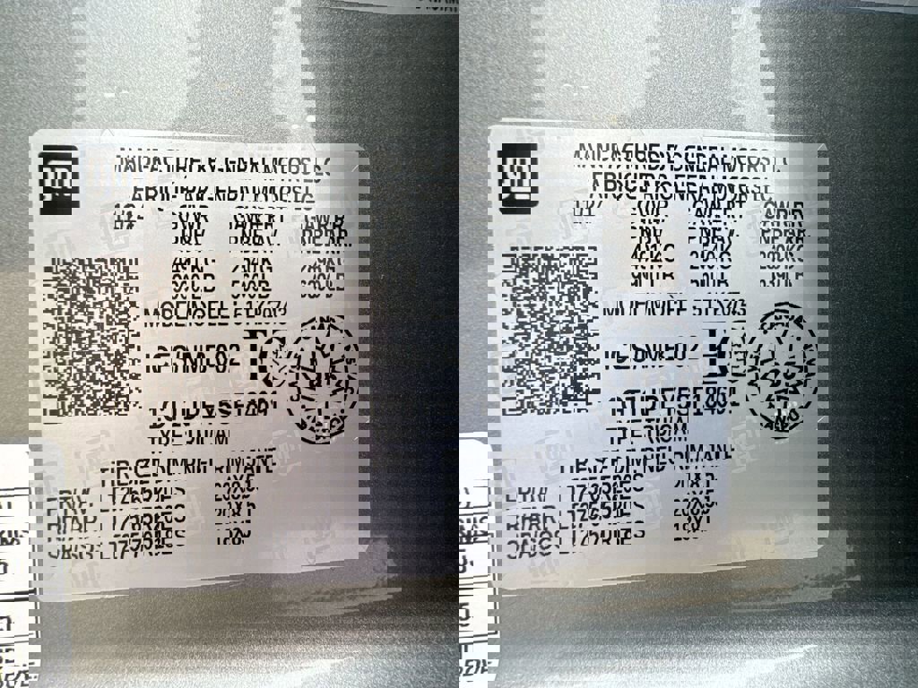 Used 2025 GMC Sierra 2500 AT4 image 34