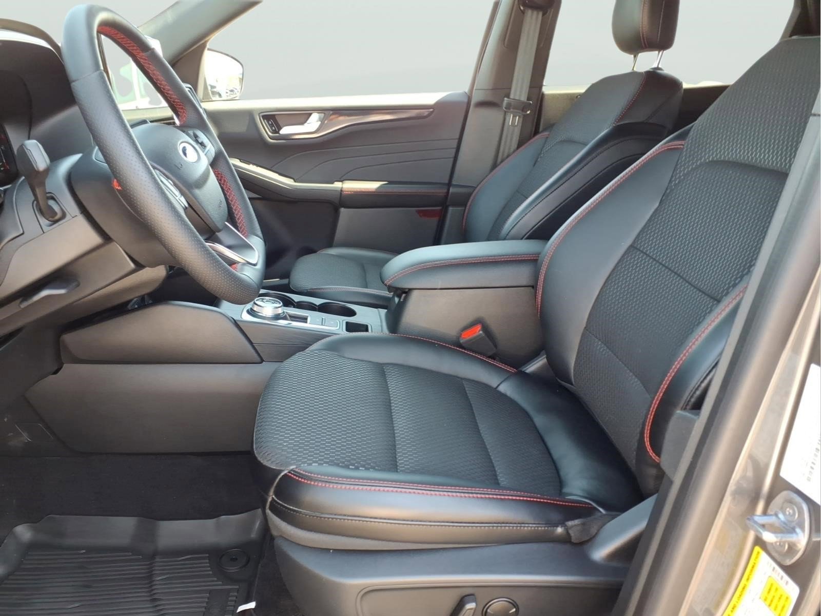 Used 2024 Ford Escape ST-Line w/ Tech Pack #1 AWD/4WD image 16