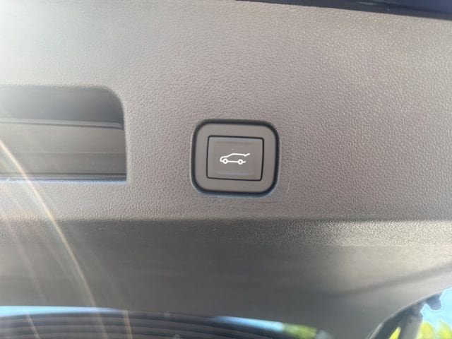New 2026 Chevrolet Traverse Z71 w/ LPO, Floor Liner Package AWD/4WD image 31