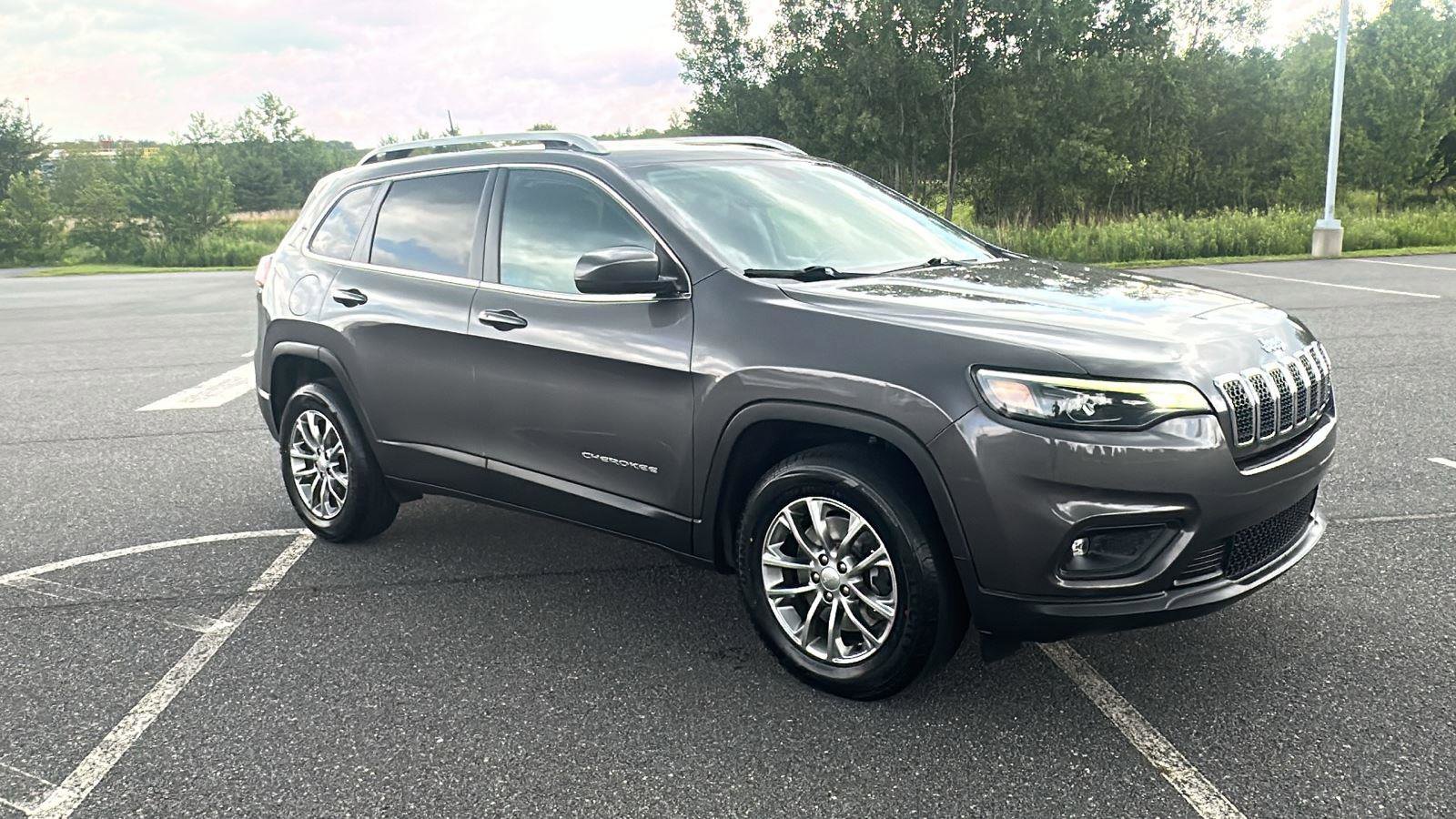 Used 2019 Jeep Cherokee Latitude Plus w/ Comfort/Convenience Group image 2