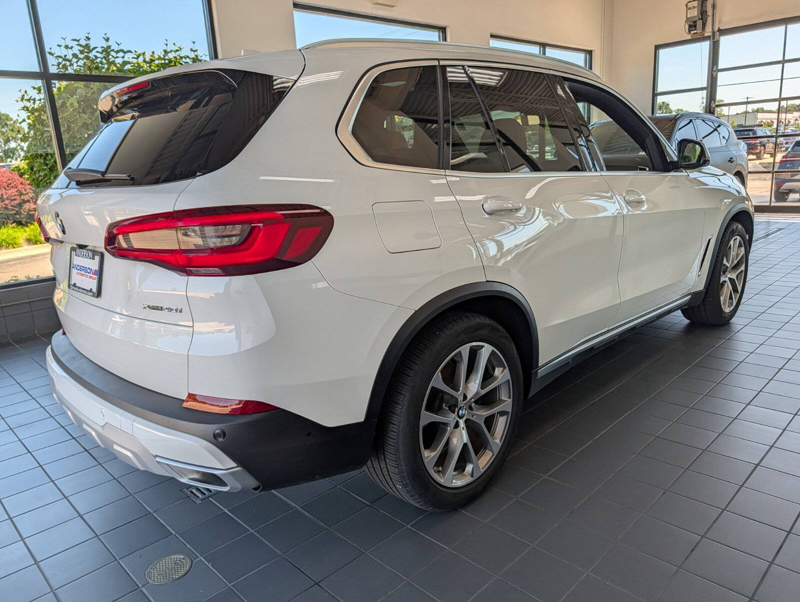 Used 2021 BMW X5 xDrive40i w/ Premium Package AWD/4WD image 2