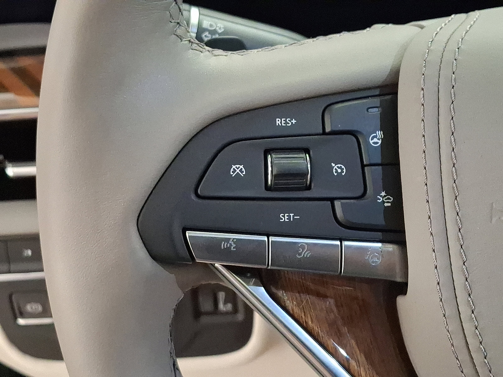 Certified 2024 Cadillac Escalade Sport Platinum w/ LPO, ONYX Package AWD/4WD image 24