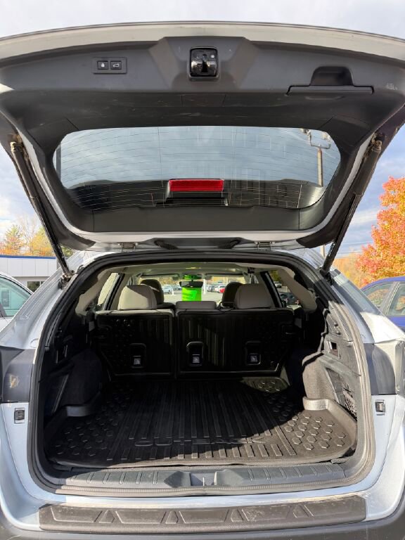 Used 2021 Subaru Outback Premium image 15