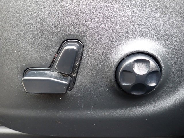 Used 2019 Jeep Cherokee Latitude Plus w/ Cold Weather Group image 23