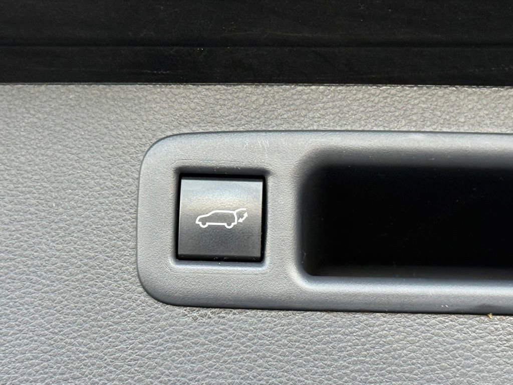 Used 2023 Toyota Highlander XLE image 17