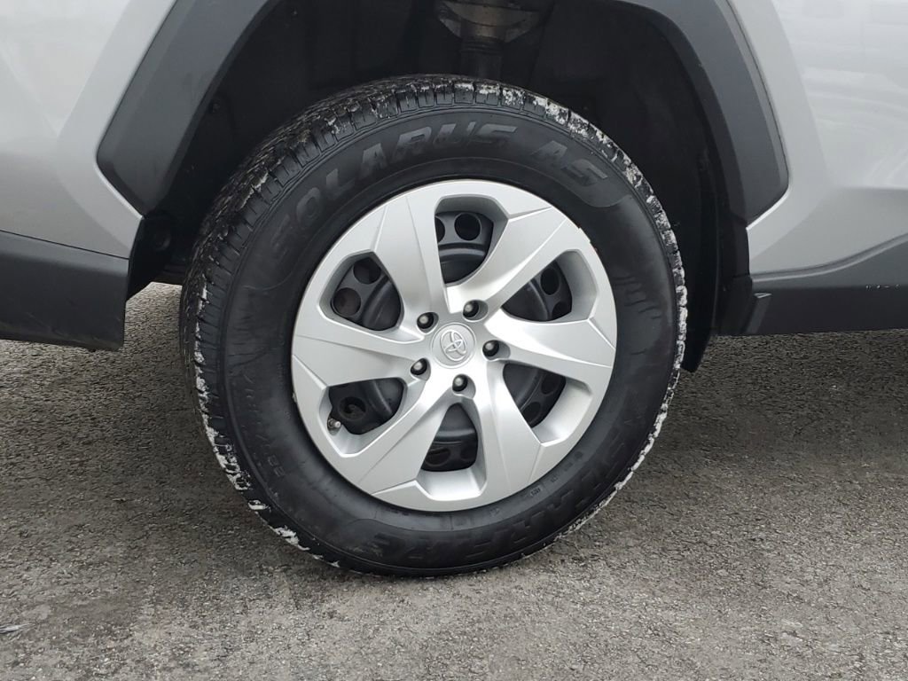 Used 2021 Toyota RAV4 LE image 9