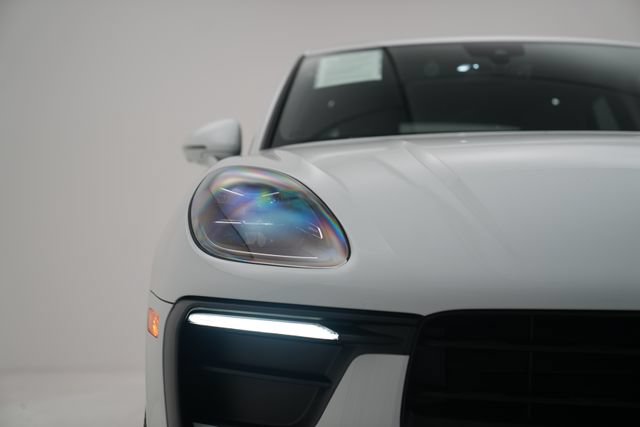 Certified 2026 Porsche Macan AWD/4WD image 3