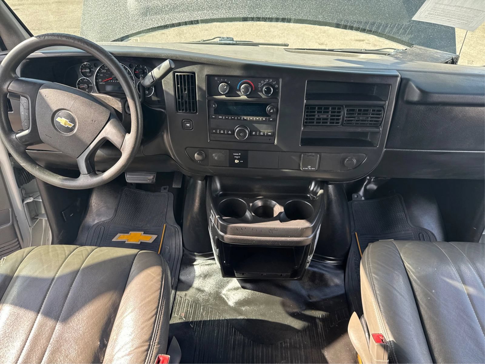 Used 2015 Chevrolet Express 3500 Extended RWD image 17