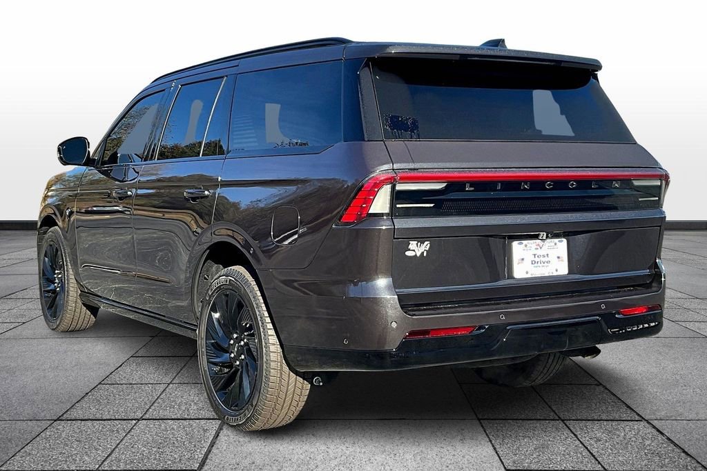 New 2025 Lincoln Navigator Reserve w/ Jet Appearance Package image 3