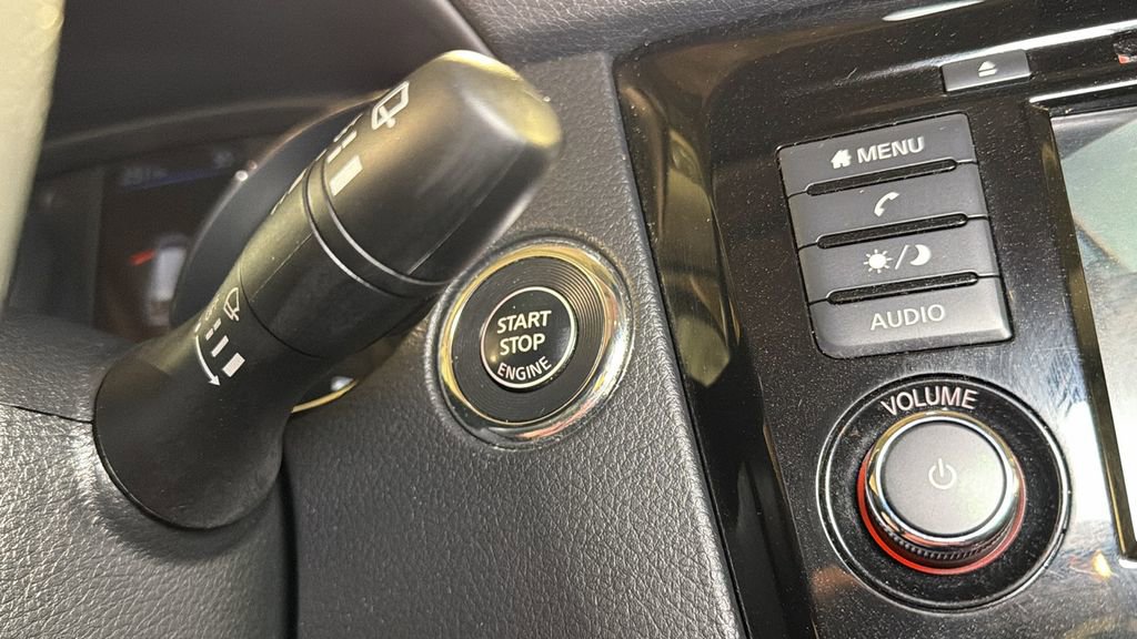 Used 2020 Nissan Rogue SV image 28