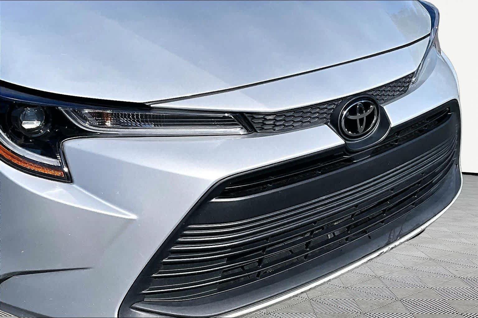 Used 2024 Toyota Corolla LE FWD image 30