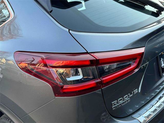 Used 2022 Nissan Rogue Sport SV w/ Technology Package AWD/4WD image 8