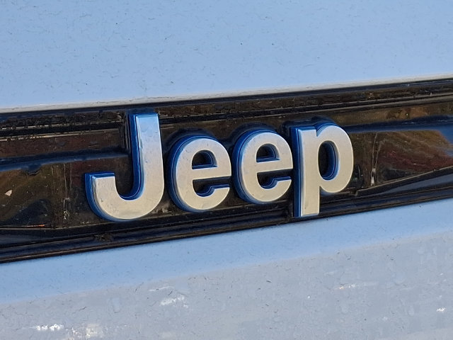 Used 2023 Jeep Grand Cherokee Summit w/ Luxury Tech Group V AWD/4WD image 32