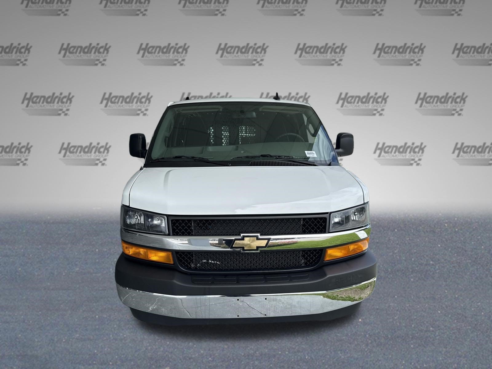 Used 2025 Chevrolet Express 2500 w/ Driver Convenience Package RWD image 3